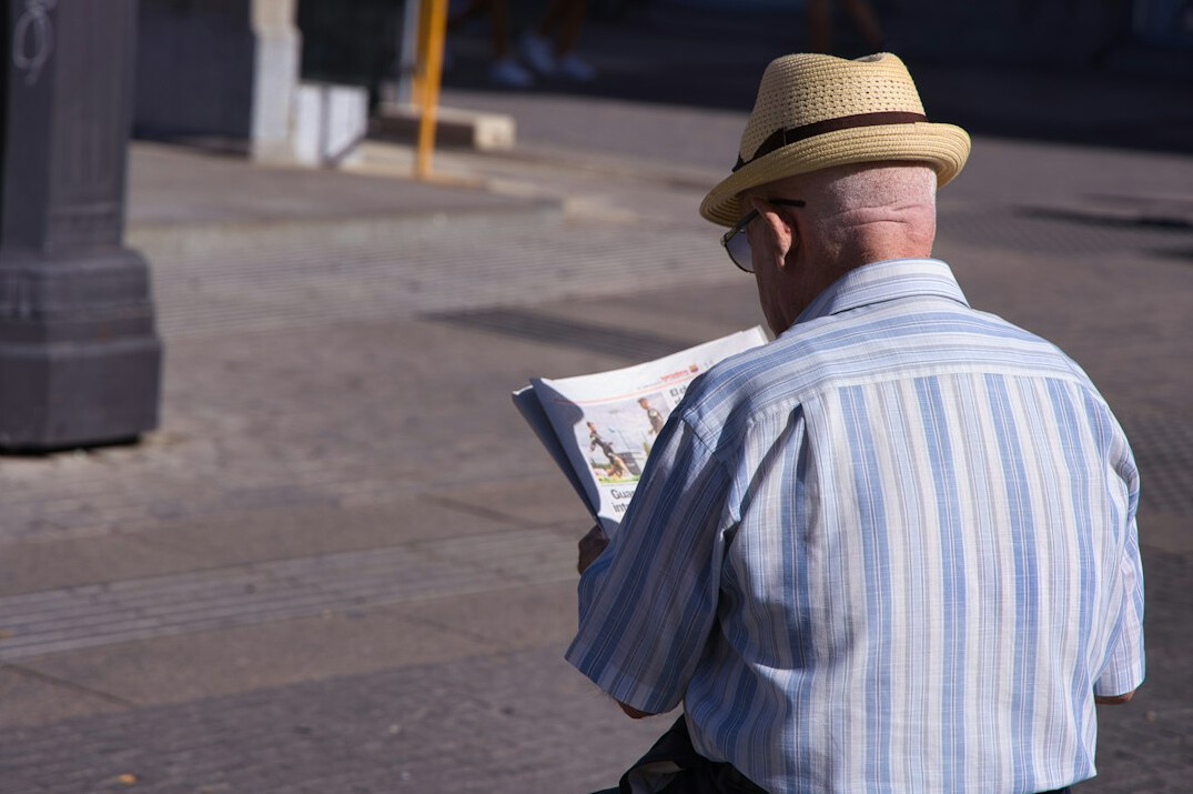 detective reading book